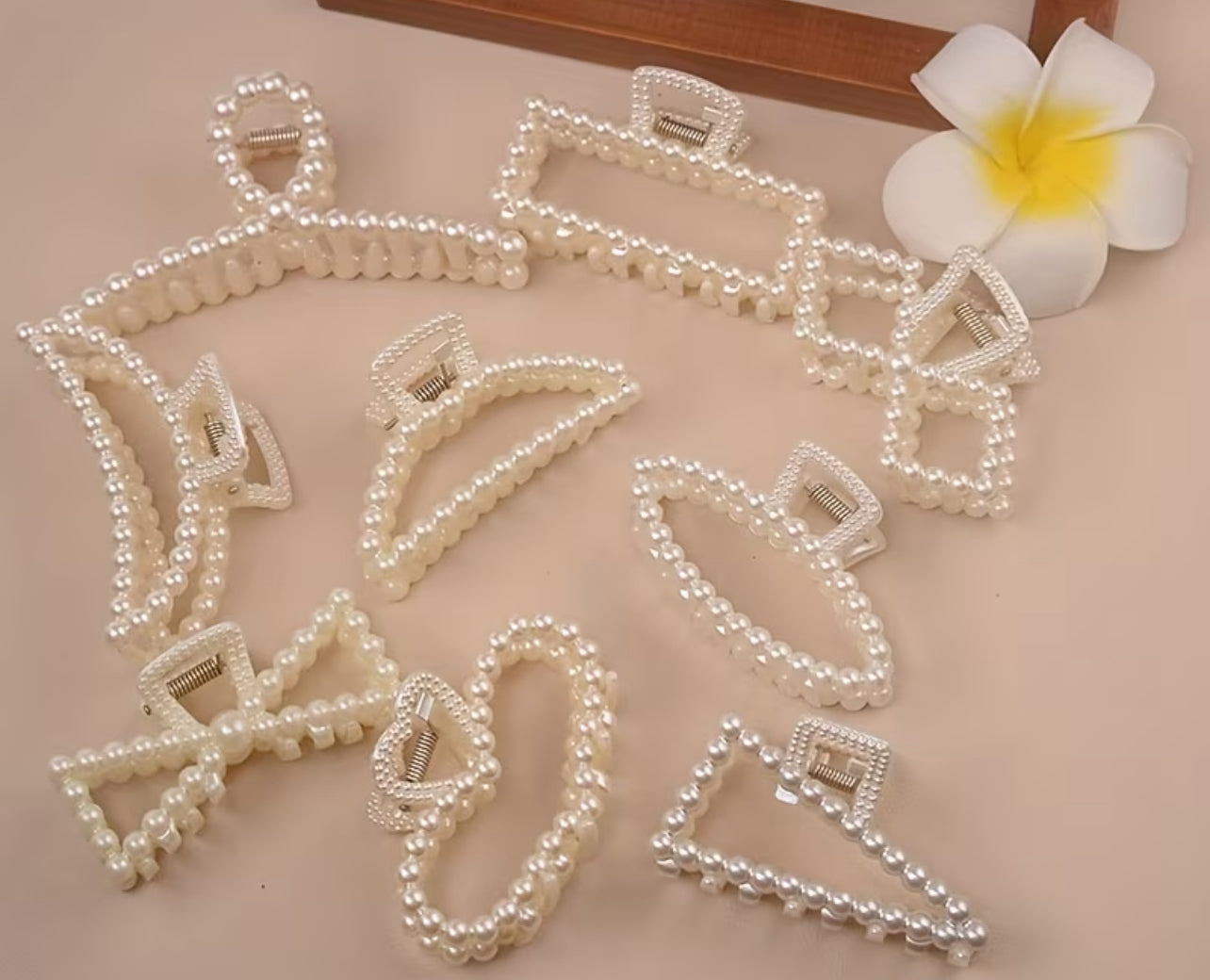Perfect In Pearls Claw Clip