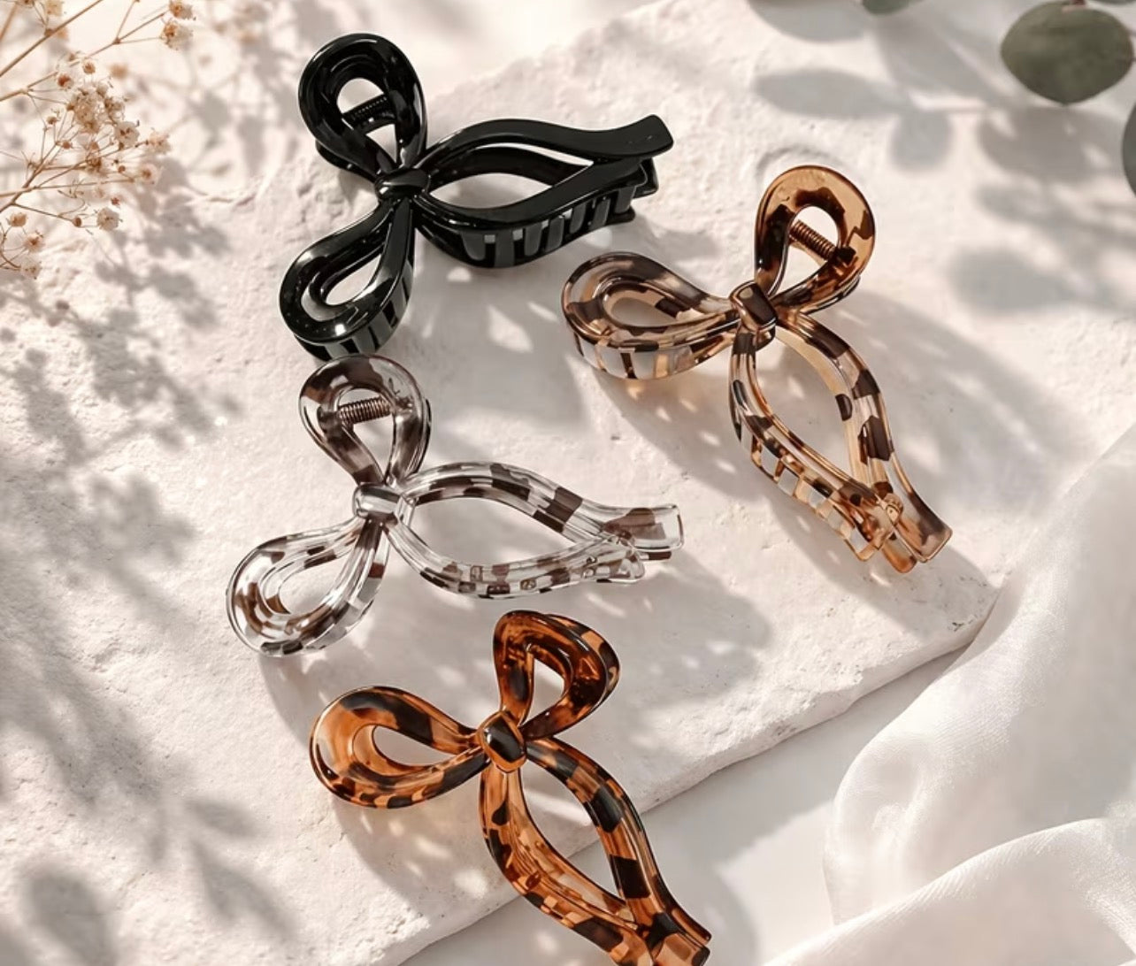 Bow Down Claw Clip