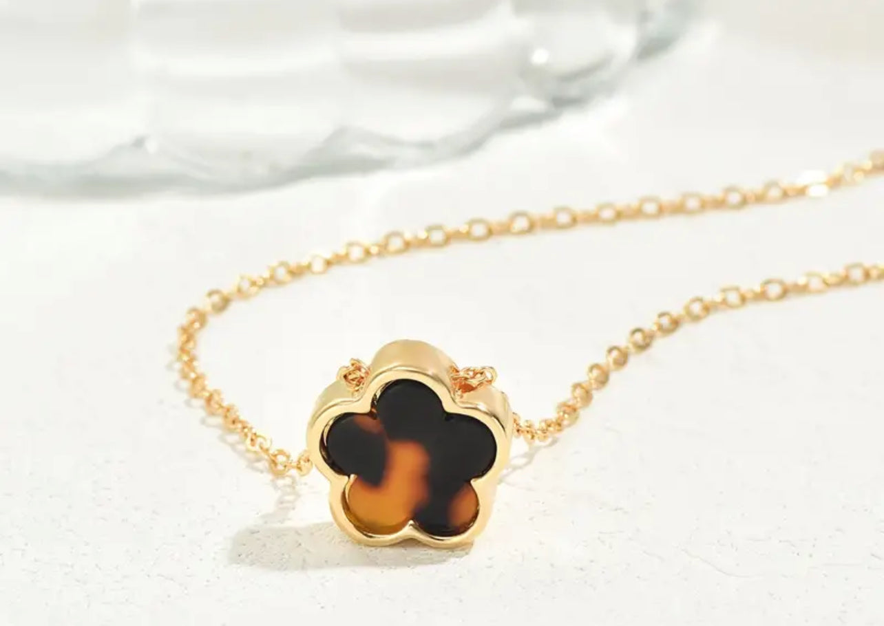 Clover Flower Pendant Necklace